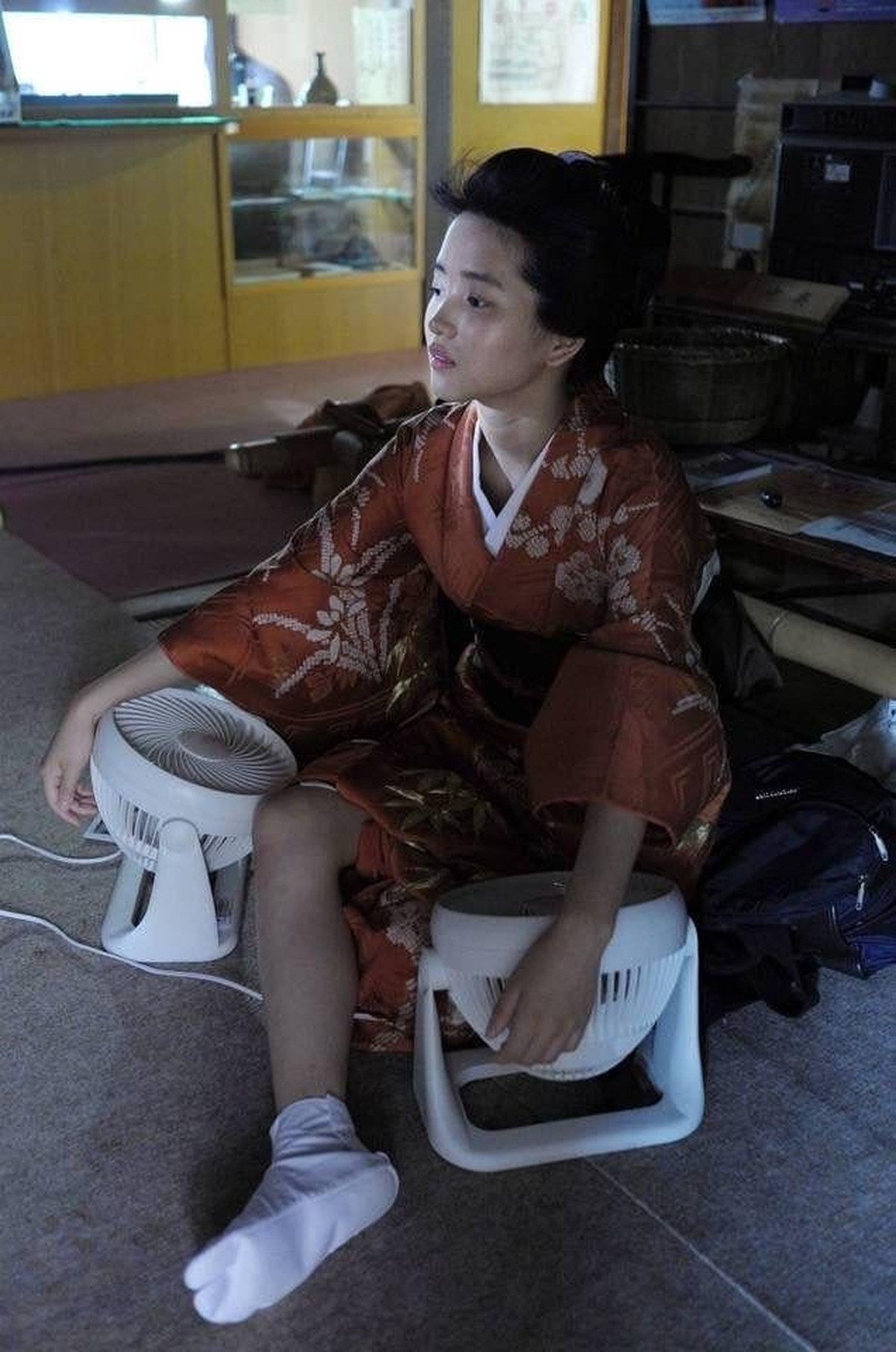 The Handmaiden

https://www.reddit.com/media?url=https%3A%2F%2Fpreview.redd.it%2Factors-doing-modern-things-while-being-on-set-of-period-v0-n92ut4b7v90f1.jpeg%3Fwidth%3D636%26format%3Dpjpg%26auto%3Dwe ...