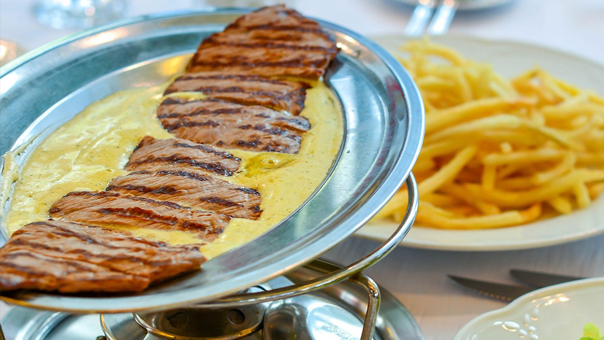 entrecote cafe de paris geneve genf steak rindfleisch pommes frites schweiz frankreich essen food fleisch http://www.g-hospitality.com/img/home3/home3_bg2.jpg