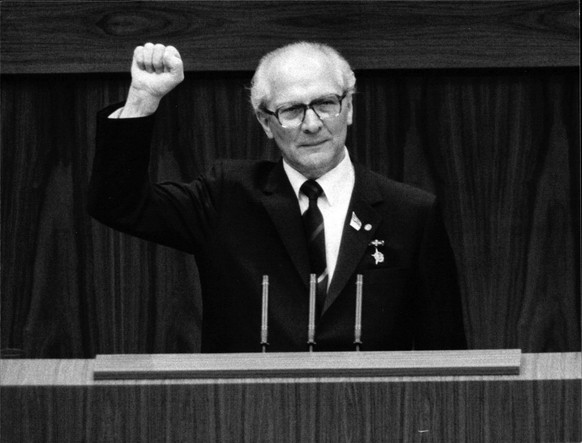 Erich Honecker Portrait des DDR-Staatsratsvorsitzenden und SED-Generalsekretärs Erich Honecker beim SED-Parteitag in Ost-Berlin, April 1986., Copyright: UnitedxArchivesxSvenxSimon Nur redaktionelle Nu ...