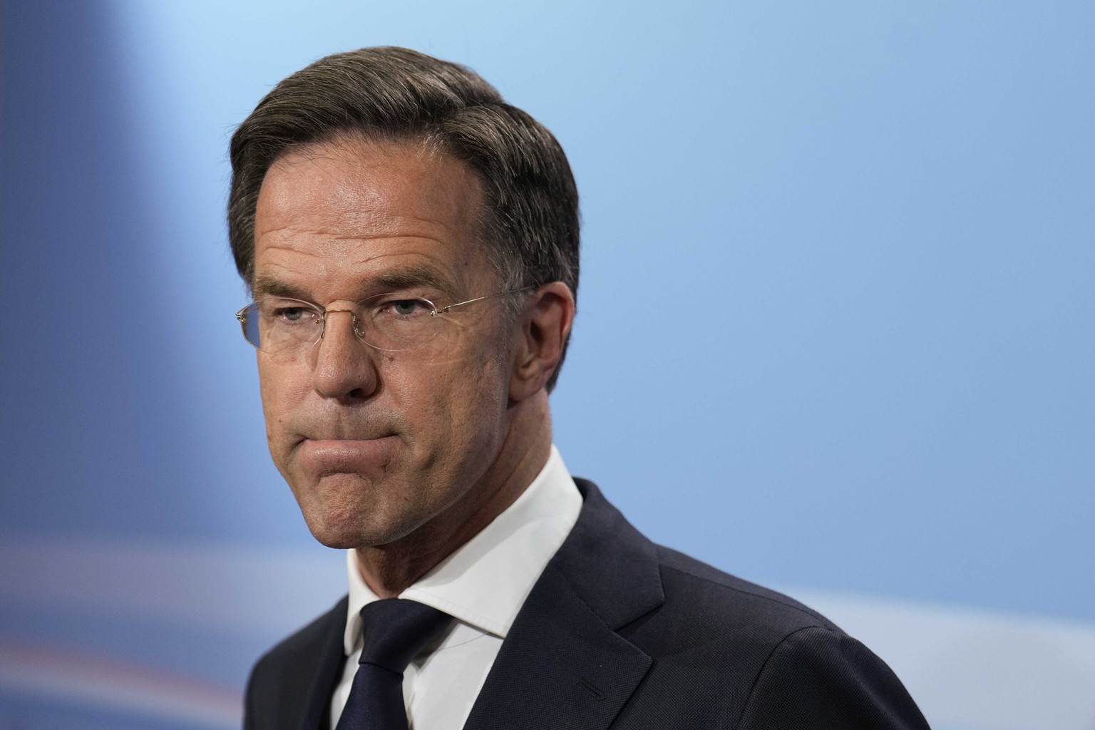 epaselect epa10733213 Dutch Prime Minister Mark Rutte speaks to the press after the government coalition collapsed following failed consultations on asylum policy, The Hague, Netherlands, 07 July 2023 ...