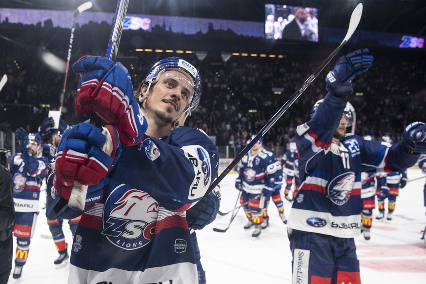 Zuercher Roman Wick jubelt nach seinem 5:4 Tor im zweiten Eishockey Playoff-Finalspiel der National League zwischen den ZSC Lions und dem HC Lugano am Samstag, 14. April 2018, im Zuercher Hallenstadio ...