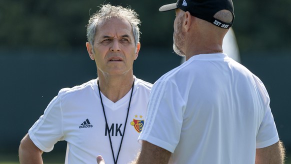 Marcel Koller, der neue Trainer des FC Basel 1893, links und sein Assistenztrainer Carlos Bernegger, rechts, bei einem Training mit der Mannschaft im Trainingsgelaende St. Jakob in Basel, am Freitag,  ...