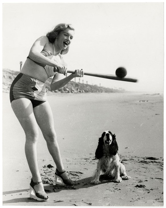 Marilyn und ihr Hund Ruffles.