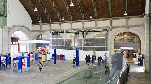 Die Bahnhofshallen in der Schweiz verändern sich weiter. Es wird weiter weniger Schalter geben.&nbsp;