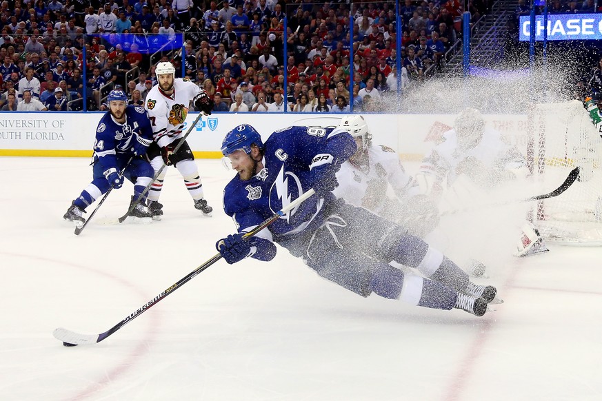 Captain Steven Stamkos hat zwar Mühe mit der Haftung, sein Team kann trotzdem zum 1:1 ausgleichen.