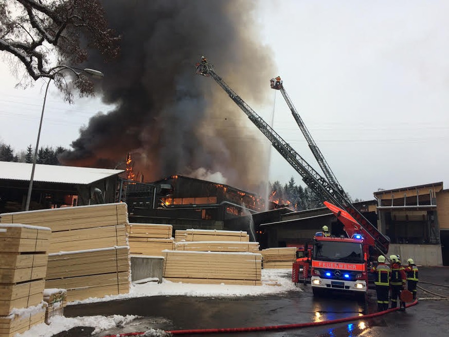 Grosseinsatz der Feuerwehr in Haltikon.