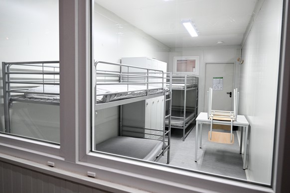 epaselect epa10376256 Interior of a container that will be used as a house for refugees at the former Berlin Tempelhof Airport in Berlin, Germany, December 22, 2022. Due to the increasing number of refugees ...