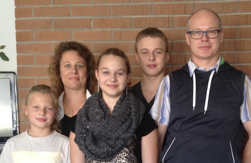 Familie Bertolf gehört einer Freikirche an. Die beiden Pflegekinder werden in die Gottesdienste mitgenommen. Aufs Foto können sie nicht – aus rechtlichen Gründen.&nbsp;