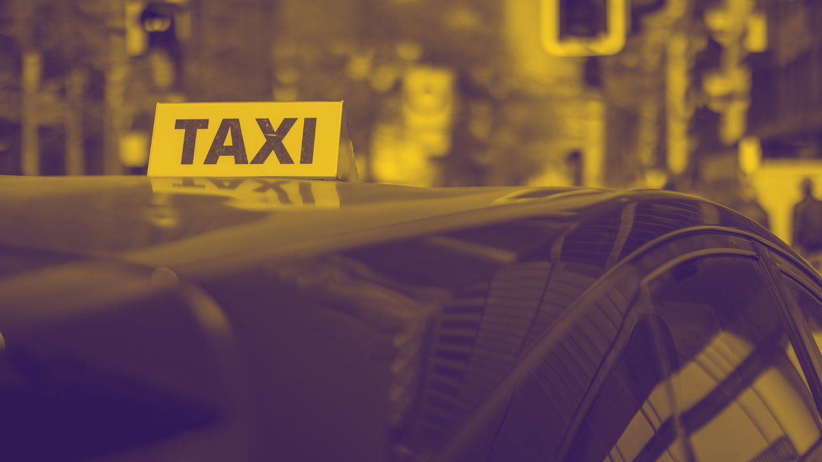 Un chauffeur de taxi a agressé sexuellement une cliente en Suisse romande.