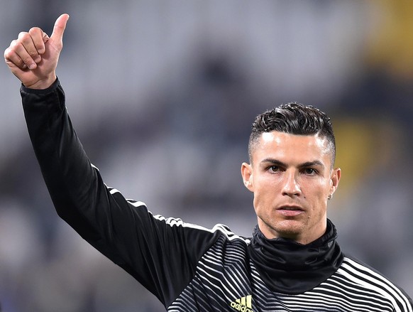 epa07423334 Juventus Cristiano Ronaldo arrives for the Italian Serie A soccer match Juventus FC vs Udinese Calcio at the Allianz Stadium in Turin, Italy, 08 March 2019. EPA/ALESSANDRO DI MARCO