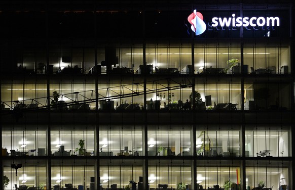 ARCHIV - ZUM GEWINNKNICK BEIM GROESSTEN SCHWEIZER TELEKOMKONZERN SWISSCOM STELLEN WIR IHNEN FOLGENDES ARCHIVBILD ZUR VERFUEGUNG. - Bueroraeumlichkeiten des Telekommunikationsanbieters Swisscom, aufgen ...