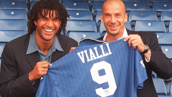 *** QUALITY REPEAT *** Chelsea&#039;s Italian International Gianluca Vialli, right, with his new team manager Rudd Gullit at Chelsea&#039;s Soccer stadium Stamford Bridge London, Monday June 17, 1996. ...