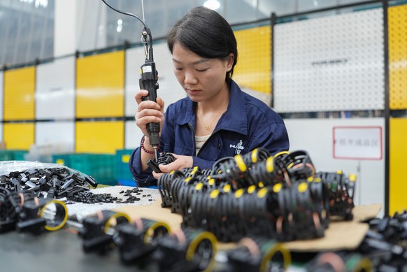 epa12022998 A staff member works at a workshop of a precision machinery manufacturing company in Beilun District of Ningbo City, east China&#039;s Zhejiang Province, 10 April 2025. In recent years, Be ...