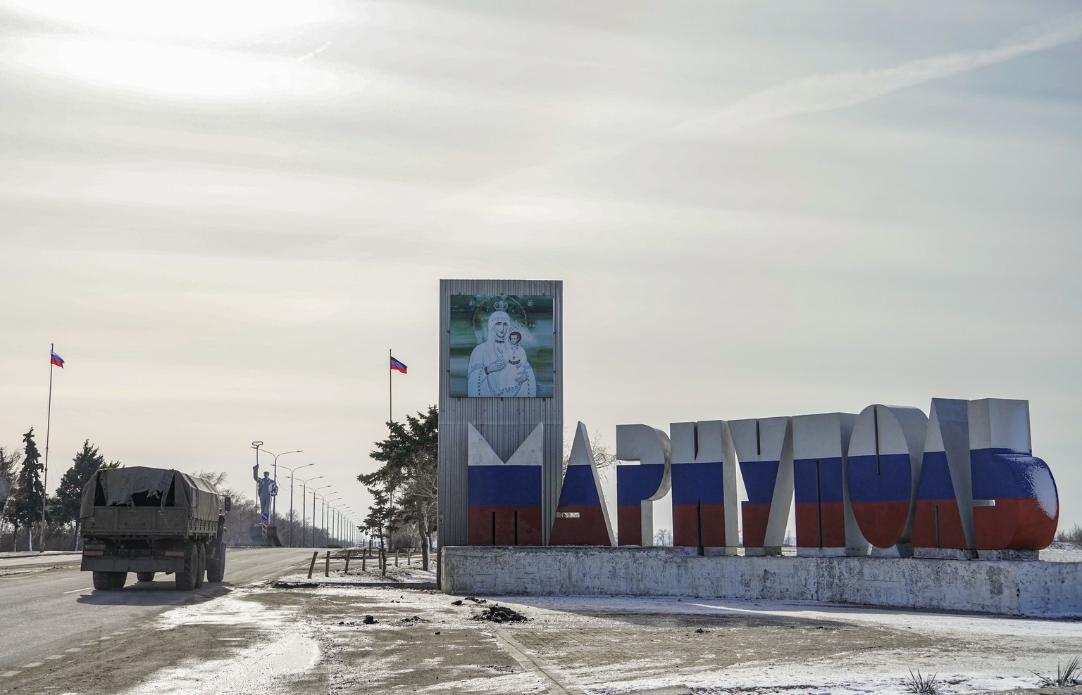 epa11912679 A sign at the entrance of the city of Mariupol reads &#039;Mariupol&#039; in Cyrillic, in the Donetsk region, 17 February 2025 (issued 21 February 2025). The city of Mariupol endured a nea ...