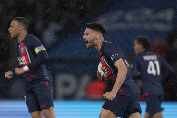 PSG¥s Goncalo Ramos, center, celebrates after scoring his side¥s third goal during the French League One soccer match between Paris Saint-Germain and Le Havre at the Parc des Princes in Paris, Saturda ...