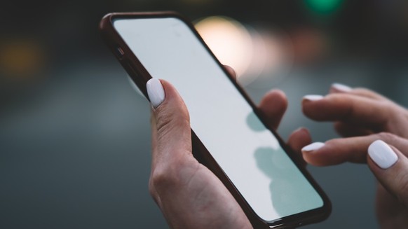 Mobilfunknetz Frau Handy