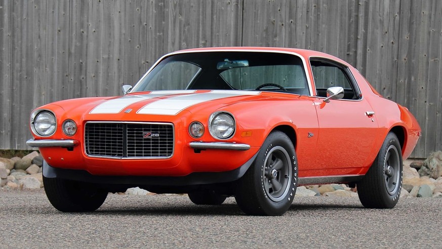 1970 Chevrolet Camaro Z/28 auto muscle car pnoy car retro design https://www.autoevolution.com/news/upcoming-auction-has-vintage-z28-camaros-in-white-orange-green-and-red-attire-147027.html#