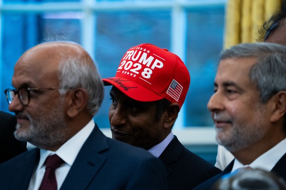 epa12471544 An attendee at a Diwali celebration in the Oval Office wears a &#039;Trump 2028&#039; hat to the White House in Washington, DC, USA, 21 October 2025. EPA/ALLISON ROBBERT / POOL