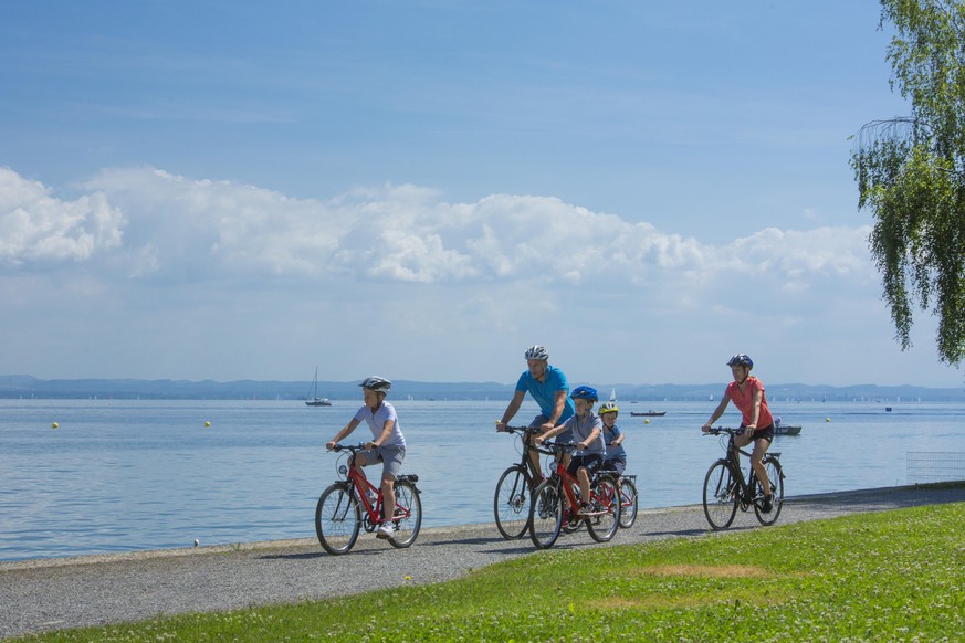 Familie mit Velos im Seepark Romanshorn..© Foto: Christof Sonderegger