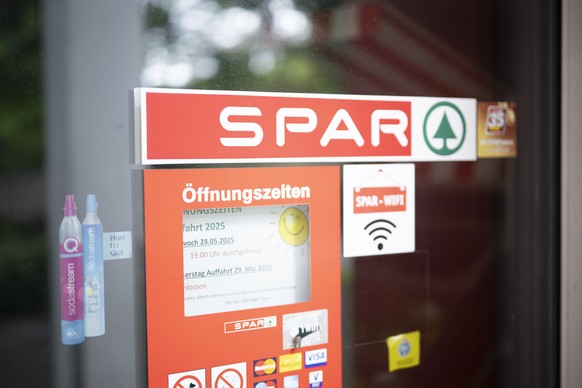 Logo an einer Filiale des Detailhaendlers Spar, aufgenommen am Donnerstag, 29. Mai 2025, in Bad Ragaz. Wie heute bekannt wurde, will die suedafrikanische Spar Group ihre Schweizer Tochterfirma verkauf ...