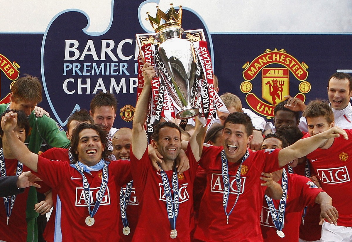 Die Meistermannschaft 2008 mit Carlos Tevez, Ryan Giggs und Cristiano Ronaldo (v.l.n.r.).&nbsp;