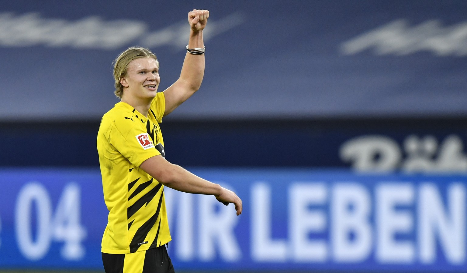 Dortmund&#039;s scorer Erling Haaland celebrates after winning the German Bundesliga soccer match between FC Schalke 04 and Borussia Dortmund in Gelsenkirchen, Germany, Saturday, Feb. 20, 2021. (AP Ph ...