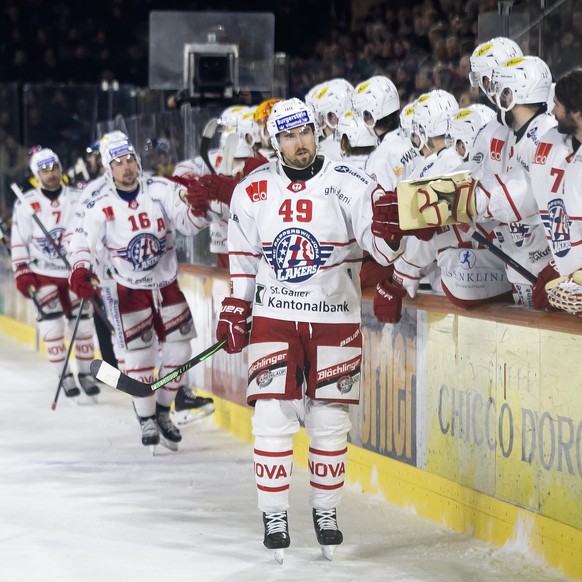 Victor Rask (SCRJ) jubelt nach dem Tor zum 1-2 im Hinspiel der zweiten Play-In-Serie der National League zwischen dem SC Bern und SC Rapperswil-Jona Lakers, am Montag, 16. Maerz 2026 in der PostFinanc ...