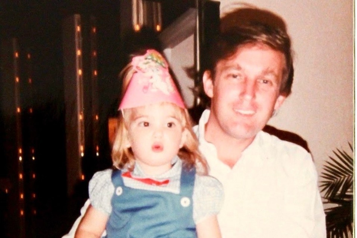 «Joyeux anniversaire, papa. Tu es le plus incroyable des pères. Ton amour, ton énergie et ta force m'inspirent chaque jour. Je te souhaite une année remplie du bonheur que tu mérites.»