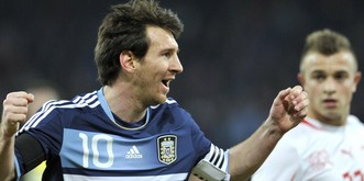 29.02.2012: Ausgerechnet gegen die Schweiz erzielt Lionel Messi seinen ersten Nati-Hattrick