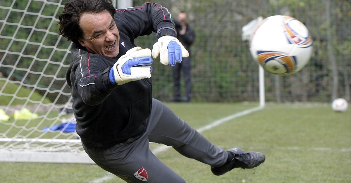 CC wettet mit Serey Dié und hext als Goalie gegen seinen Mittelfeld-Star