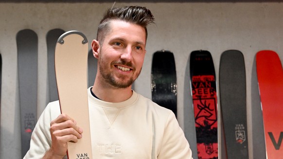 Marcel Hirscher mit den von ihm mitentwickelten Skis