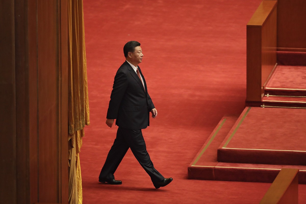 epa06119357 Chinese President Xi Jinping arrives at a ceremony held to commemorate the 90th anniversary of the founding of the People's Liberation Army at the Great Hall of the People in Beijing, ...