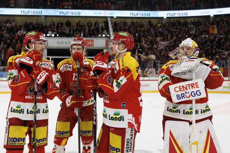 Biel&#039;s players look disappointed after losing against the team Geneve-Servette, during the fourth leg of the National League Swiss Championship final playoff game between EHC Biel-Bienne and Gene ...