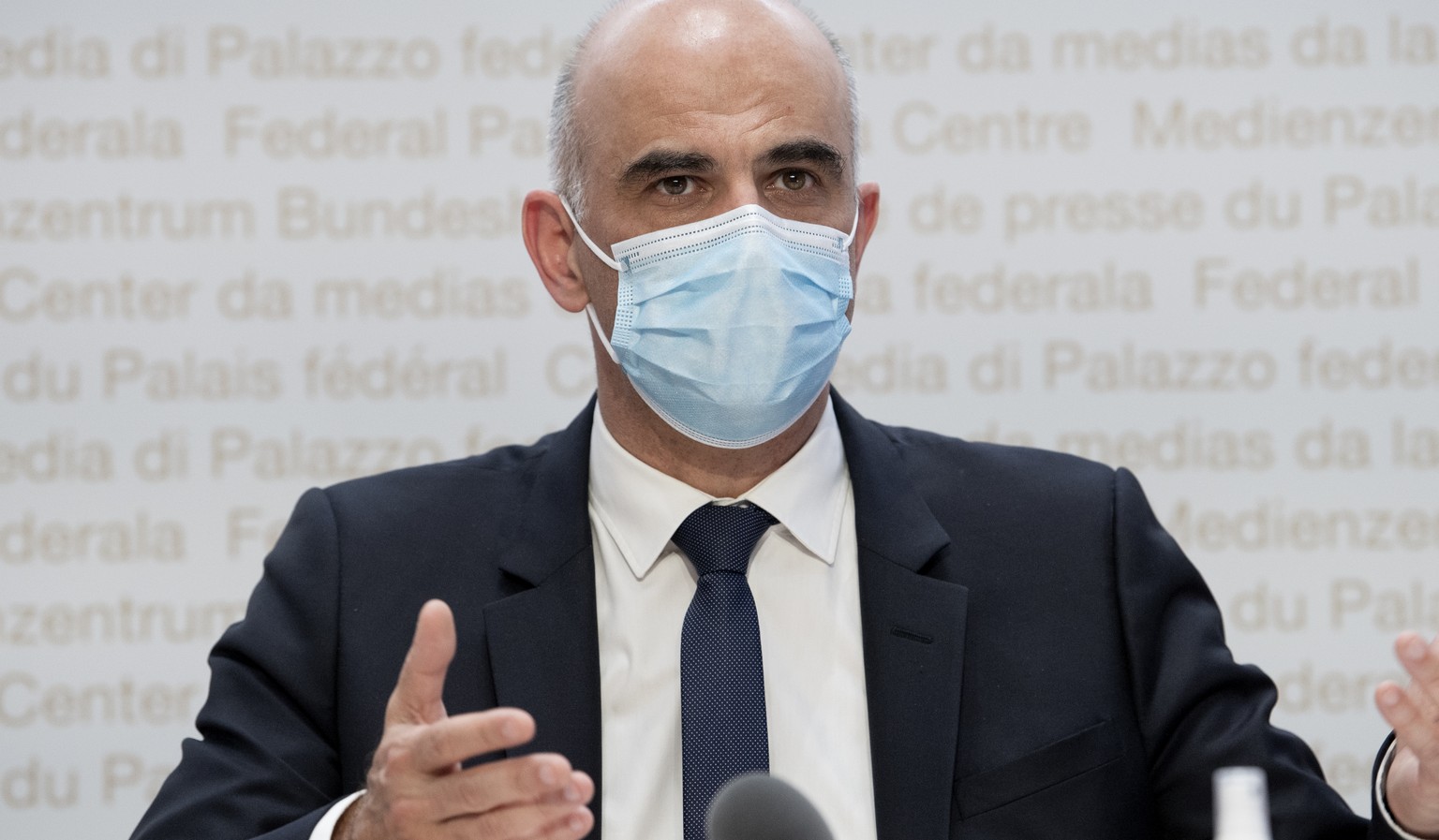 Bundesrat Alain Berset spricht an einer Medienkonferenz ueber die neusten Entscheide des Bundesrates zur Coronavirus-Pandemie, am Mittwoch 31. Maerz 2021, in Bern. (KEYSTONE/Marcel Bieri)