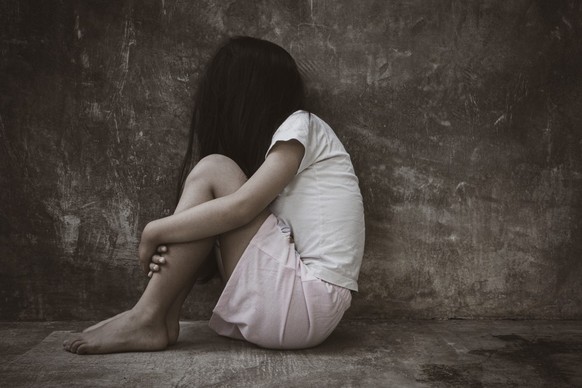 versklavtes mädchen. menschenhandel. kinderhandel