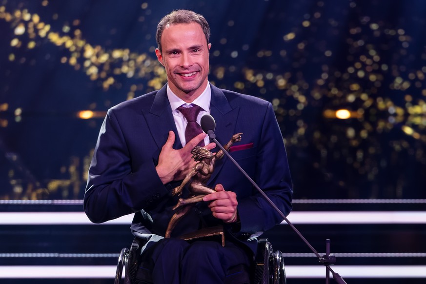 Marcel Hug, Para-Leichtathletik, erhaelt den Preis Paralympischer Sportler des Jahres 2023 an der Verleihung der Sports Awards 2023 am Sonntag, 10. Dezember 2023 in Zuerich. (KEYSTONE/Philipp Schmidli ...