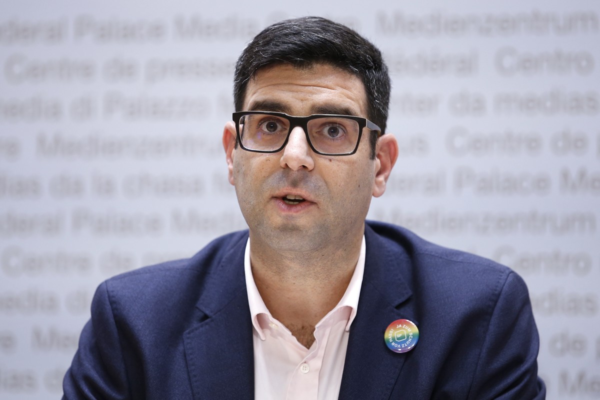 Angelo Barrile, Nationalrat SP-ZH, spricht waehrend einer Medienkonferenz der SP ueber ein "Ja zum Schutz vor Hass", am Montag, 9. Dezember 2019, in Bern. (KEYSTONE/Peter Klaunzer)