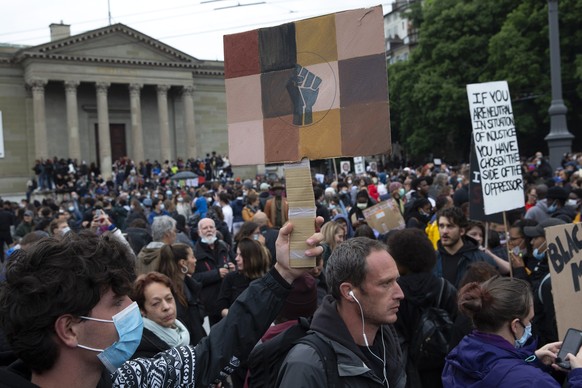 epa08475778 Several thousand demonstrators take part in an anti-racism demonstration, against police violence and in memory of George Floyd, during a Black Lives Matter (BLM) protest, in Geneva, Switz ...