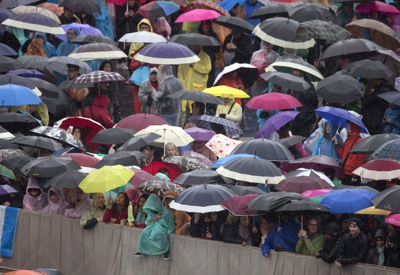 Ostermesse in strömendem Regen