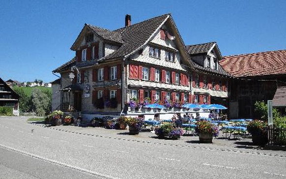 Das PNOS-Treffen fand im Restaurant Traube in Bazenheid statt.