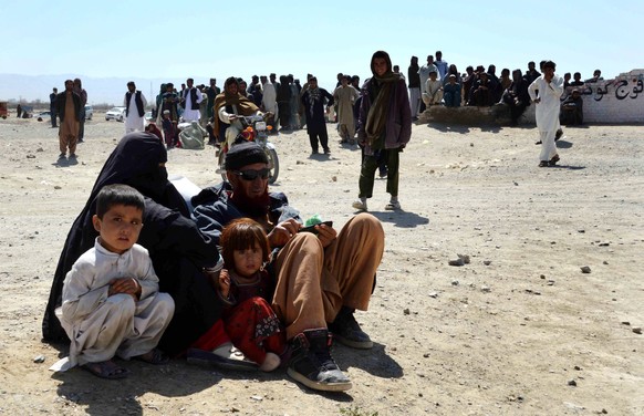 epa05838119 People wait to cross into Afghanistan, before border crossings were closed again, at the Pakistani-Afghan border, in Chaman, Pakistan, 09 March 2017. Reports state Pakistani authorities on ...