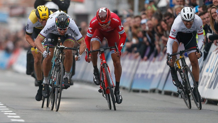 Sagan (links) gewinnt, Cancellara (rechts) hat im Spurt das Nachsehen.<br data-editable="remove">