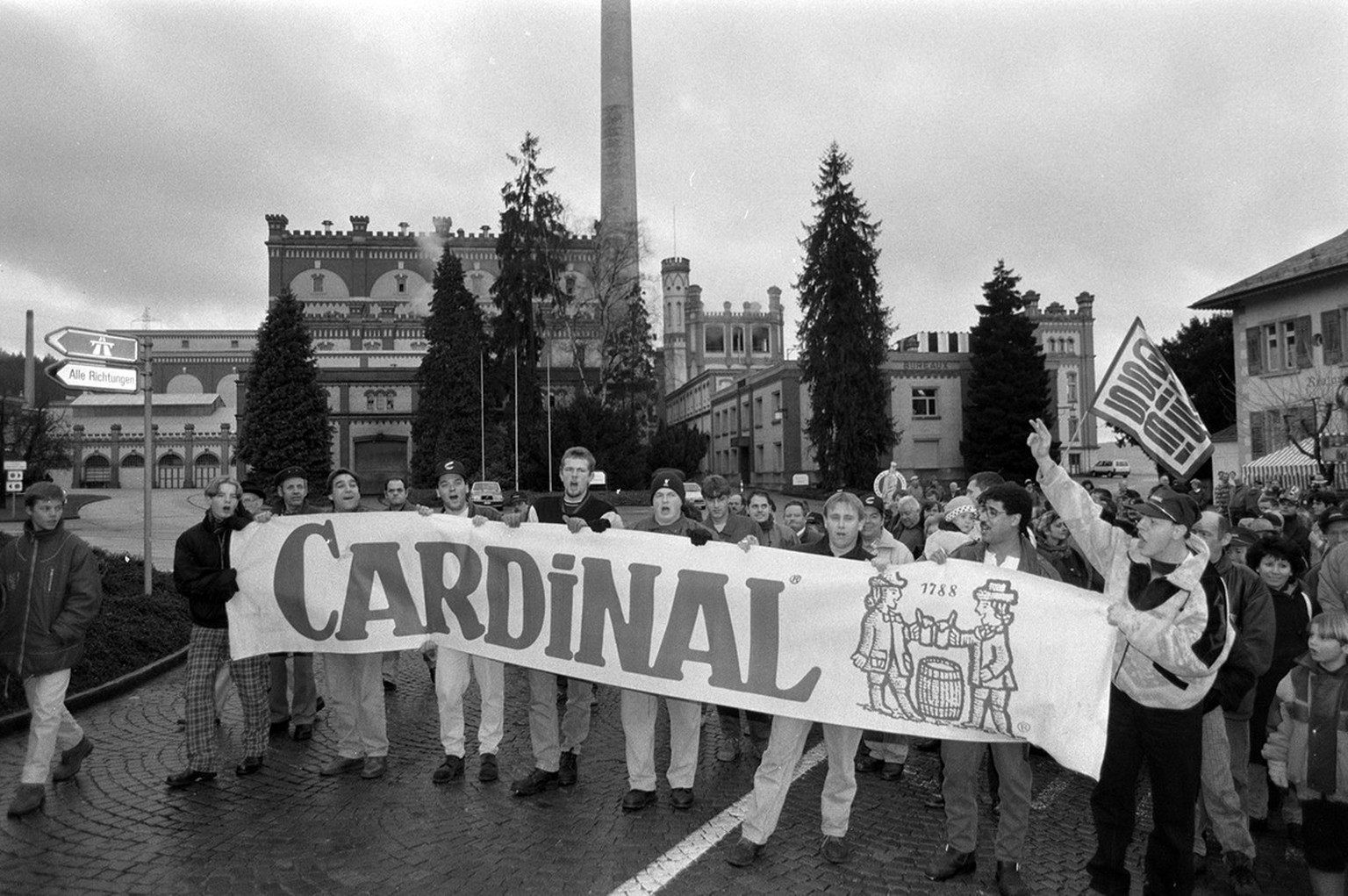 Demonstration gegen die Schliessung der Cardinal Brauerei in Rheinfelden. Feldschlösschen hatte 1996 die Aktienmehrheit von Cardinal übernommen. Gegen die geplante Schliessung des Standortes demonstri ...