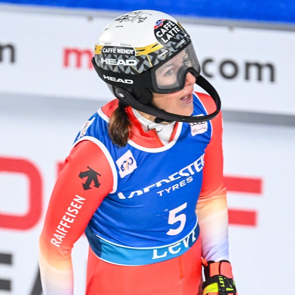 epa11724285 Wendy Holdener of Switzerland in the finish area after the second round of the Women?s Slalom race at the FIS Ski World Cup in Levi, Finland, 16 November 2024 EPA/Kimmo Brandt