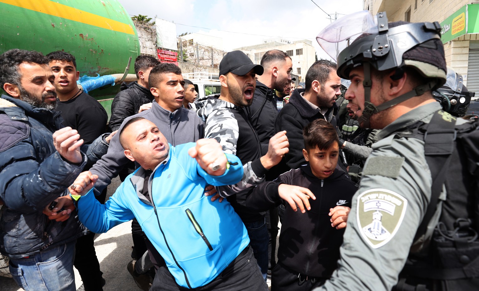 epa10543876 Palestinians confront Israeli police during protests in Huwara, near the West Bank city of Nablus, 26 March 2023. A Palestinian house was set on fire near Ramallah following a shooting inc ...