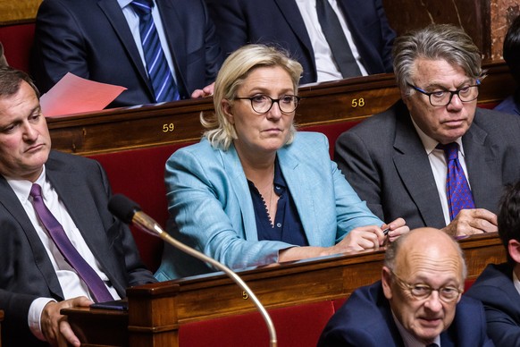 epa06271373 Marine Le Pen (C) and Gilbert Collard (R)members of parliament for the Front National (FN) party during the weekly session of the questions to the government at the national assembly in Pa ...