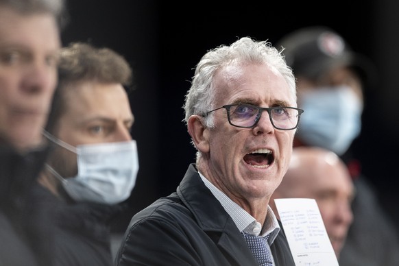 Lausannes Cheftrainer Craig MacTavish reagiert im zweiten Eishockey Playoff-Viertelfinalspiel der National League zwischen den ZSC Lions und dem Lausanne HC am Donnerstag 15. April 2021, im Zuercher H ...