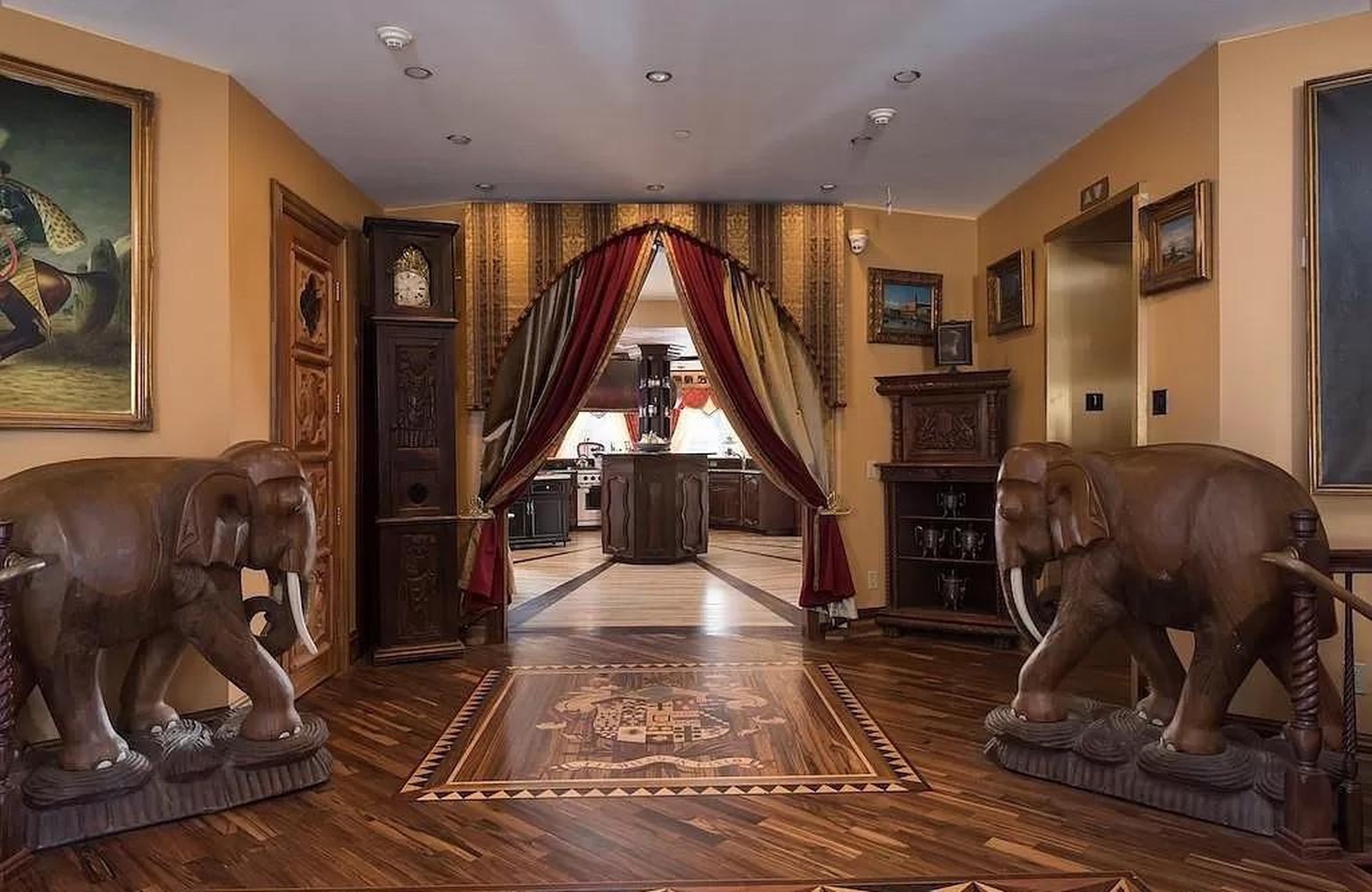 crazy castle in connecticut für 60 millionen zu verkaufen https://www.zillow.com/homedetails/450-Brickyard-Rd-Woodstock-CT-06281/58124274_zpid/?