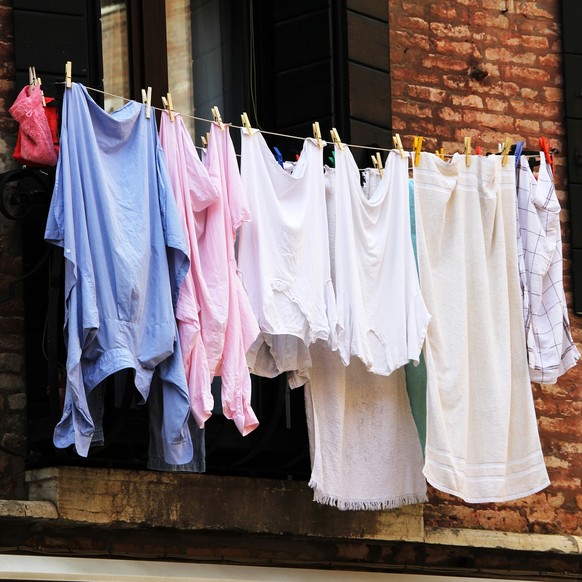 Wäscheleine
https://pixabay.com/en/laundry-dry-dry-laundry-clothing-1559231/