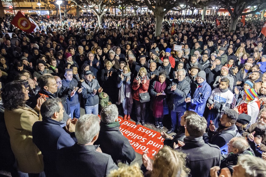 epa08231802 People attend a vigil after the Hanau terror attack at the St. Paul&#039;s Church in Frankfurt am Main, Germany, 20 February 2020. According to the police, the alleged perpetrator of a ter ...